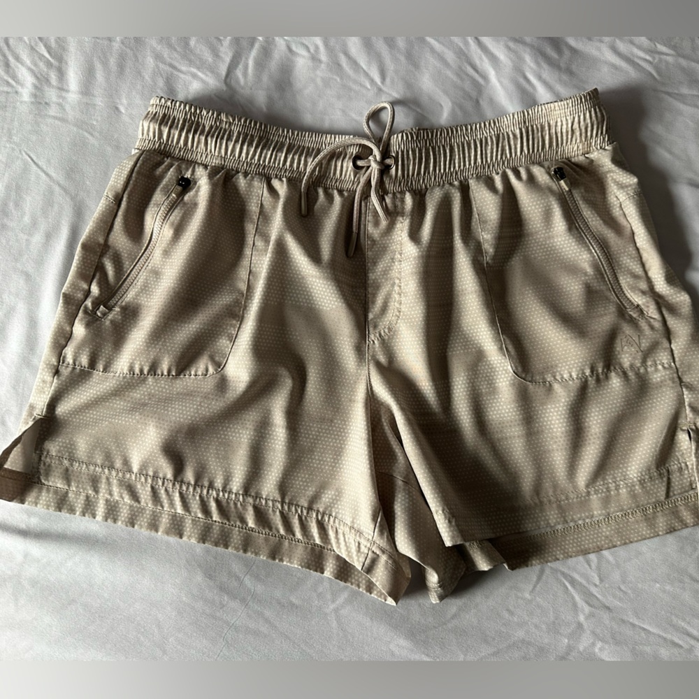 Avalanche taupe tech camo running/hiking shorts Sz Large EUC